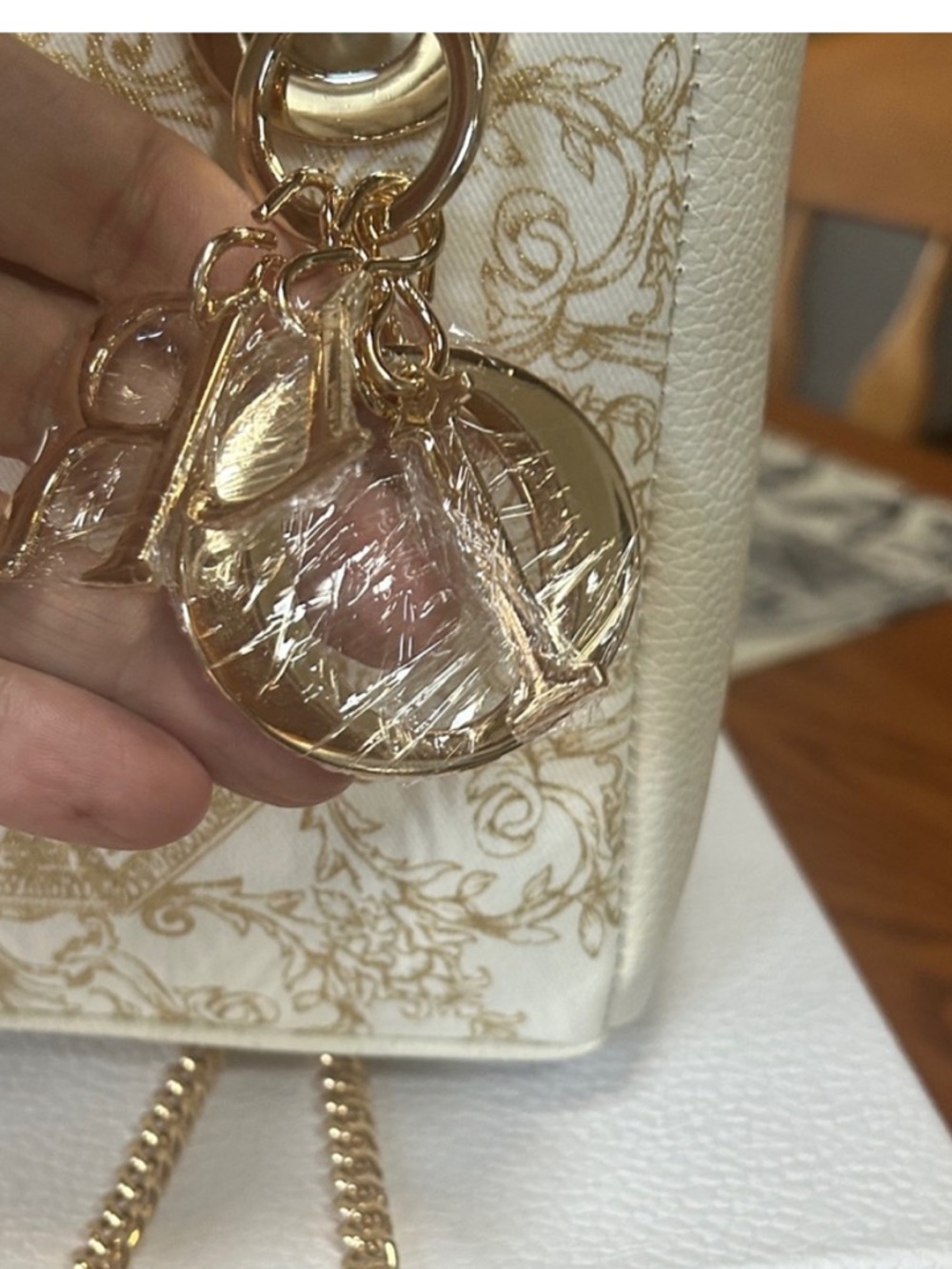 Dior Beauty Lady Dior Mini Bag, white and gold baroque print - Picture 4 of 8